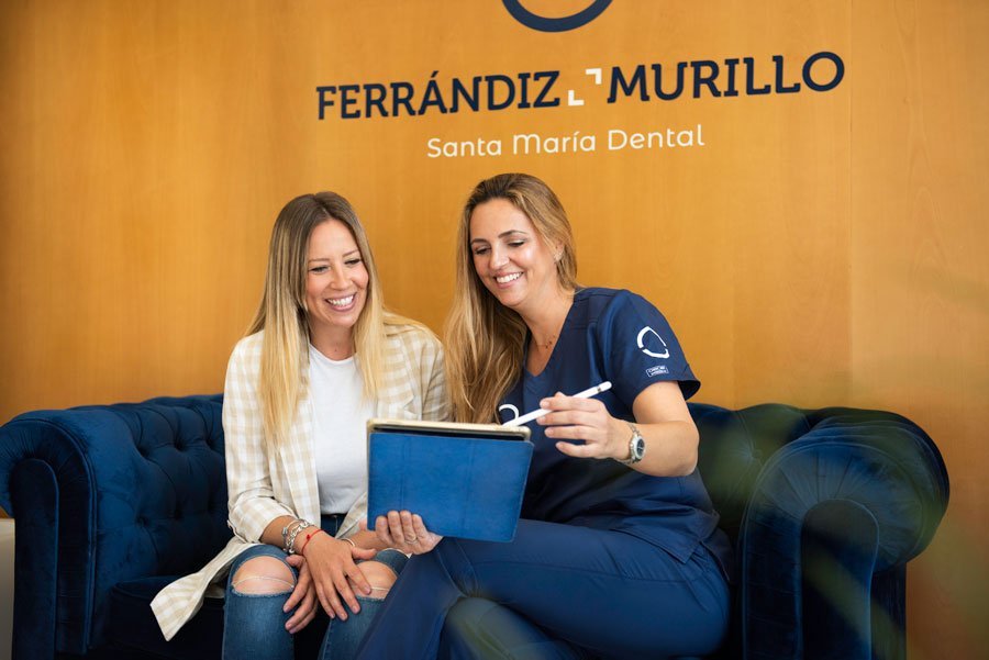 Resultado final de un implante dental en El Puerto de Santa María